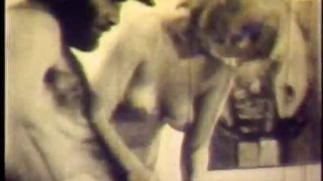 pria kecil menghina tampilan tante jilbab nyepong kontol daging Siouxsie Q