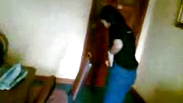 Ibu video pelajar nyepong tiri menjilat kemaluan putrinya saat bercinta dengan pacarnya.