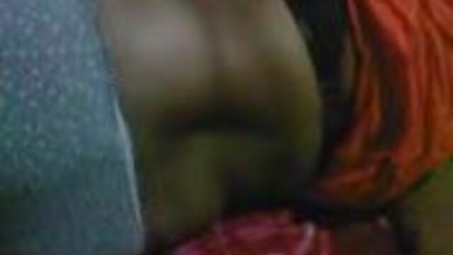 super seksual bersemangat untuk melihat bahwa tante cantik nyepong kontol ayam besar dalam dirinya.