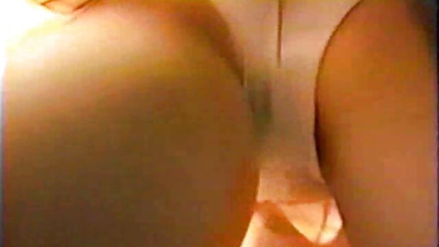 Sebuah shemale masturbasi bokep jago nyepong sendirian milking Lollipop.