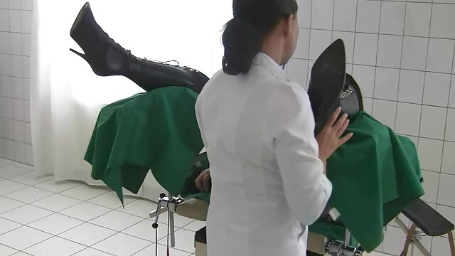 menakjubkan stunner Samantha Saint rides a lezat salami nyepong kontol sma