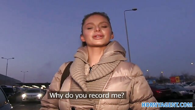 Dia datang video bokep hijab nyepong untuk menari