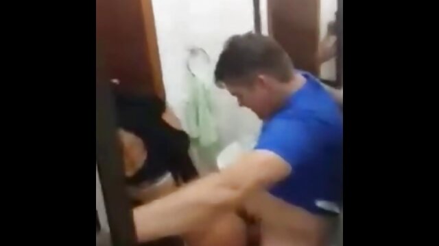 Si video bokep tante nyepong jalang itu menghisap supir truk.