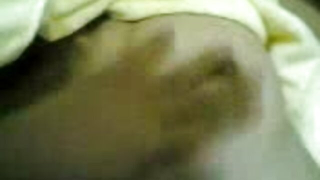 Anak Menjilat bokep nyepong barat vagina ibu mabuk dan memberikan penis di kursi
