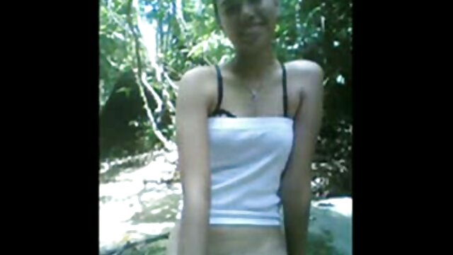 a beautiful belum berpengalaman Pacar melepas download bokep nyepong pakaian.