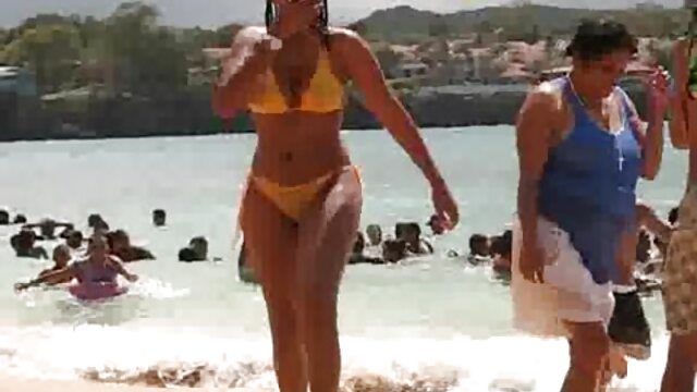 dia senang mengganggu. video bokep tante nyepong
