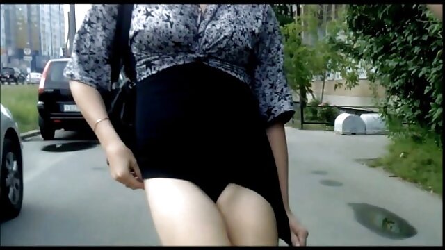 Anak tiri kurus bercinta dengan nyepong kontol gede ayah tiri yang bercinta dengan wanita berambut intim.