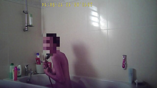 Kumpulan tante berjilbab nyepong pelacur itu bercinta dengan lebih dari 20 pria di bar.