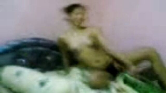 Ava seksi membiarkan pacarnya membuat sepong 3gp film porno pertamanya.