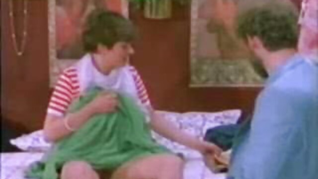 remaja seksi bercinta dengan pembantu nyepong orang asing.