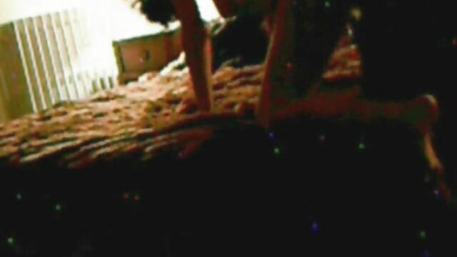 Dia bokep sepong jilbab terjebak tangannya sampai pantatnya dan berasal dari Masturbasi ke webcam.