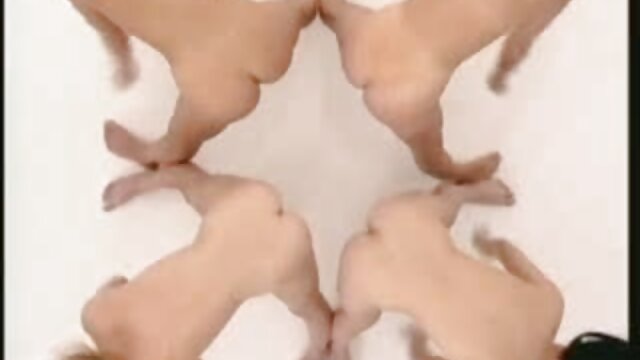Pria download video nyepong kontol penurut kurus menjilati vagina dan kaki seksi berambut pirang