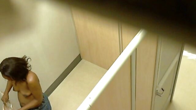 Duduk di sudut sementara aku tante nyepong kontol membuat pria gagah sejati membuat saya