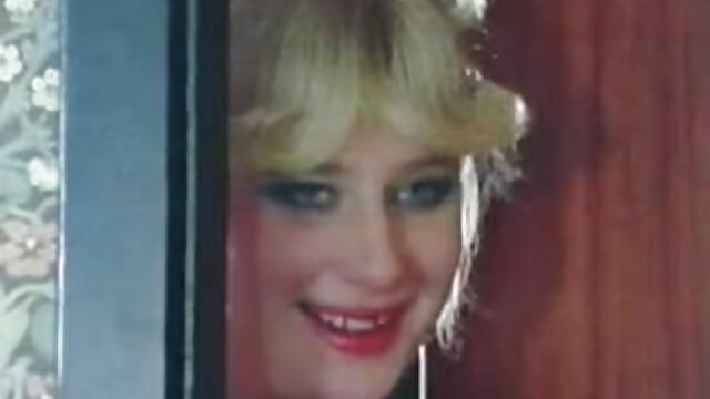 Stripper video sma nyepong di stoking and mask hole manja oleh dildo di webcam